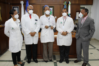 Hospital Marcelino Vélez reconoce médicos y personal administrativo