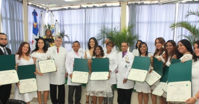 Hospital Marcelino Vélez gradúa nuevos especialistas en Medicina Familiar y Comunitaria