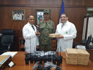 Frank Soto, entreg&oacute; 30 radios port&aacute;tiles de comunicaci&oacute;n al departamento de Seguridad