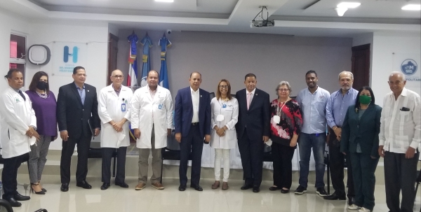 Voluntariado sostiene encuentro con autoridades del hospital Marcelino V&eacute;lez Santana.