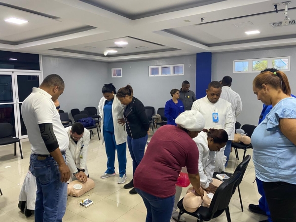 Ofrecen entrenamiento en Soporte Vital B&aacute;sico y Desfibrilaci&oacute;n Externa Autom&aacute;tica