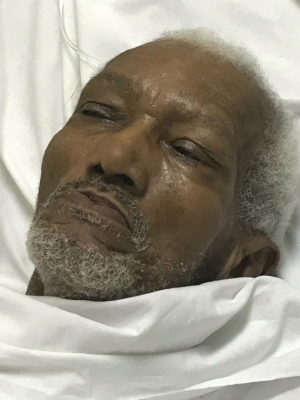 Hospital Marcelino V&eacute;lez en espera familiares de paciente