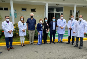Vicepresidente de SINOVAC Biotech visita al hospital Marcelino V&eacute;lez Santana