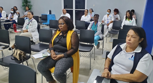 Capacitaci&oacute;n y sensibilizaci&oacute;n al personal de los establecimientos de salud